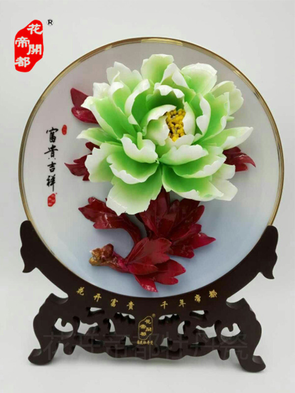 讲述牡丹瓷中的牡丹花瓣是如何制作的