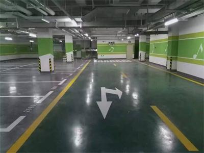 脸上长斑点你喜欢吗，反正环氧地坪不喜欢！