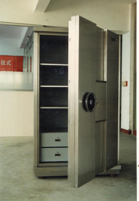 不锈钢金库门的价格跟什么有关?