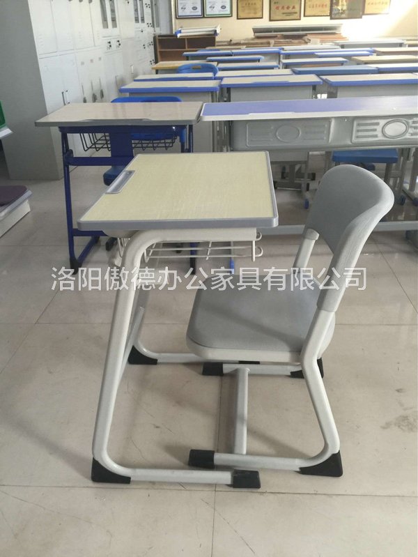 学生课桌椅采购时的四个小窍门